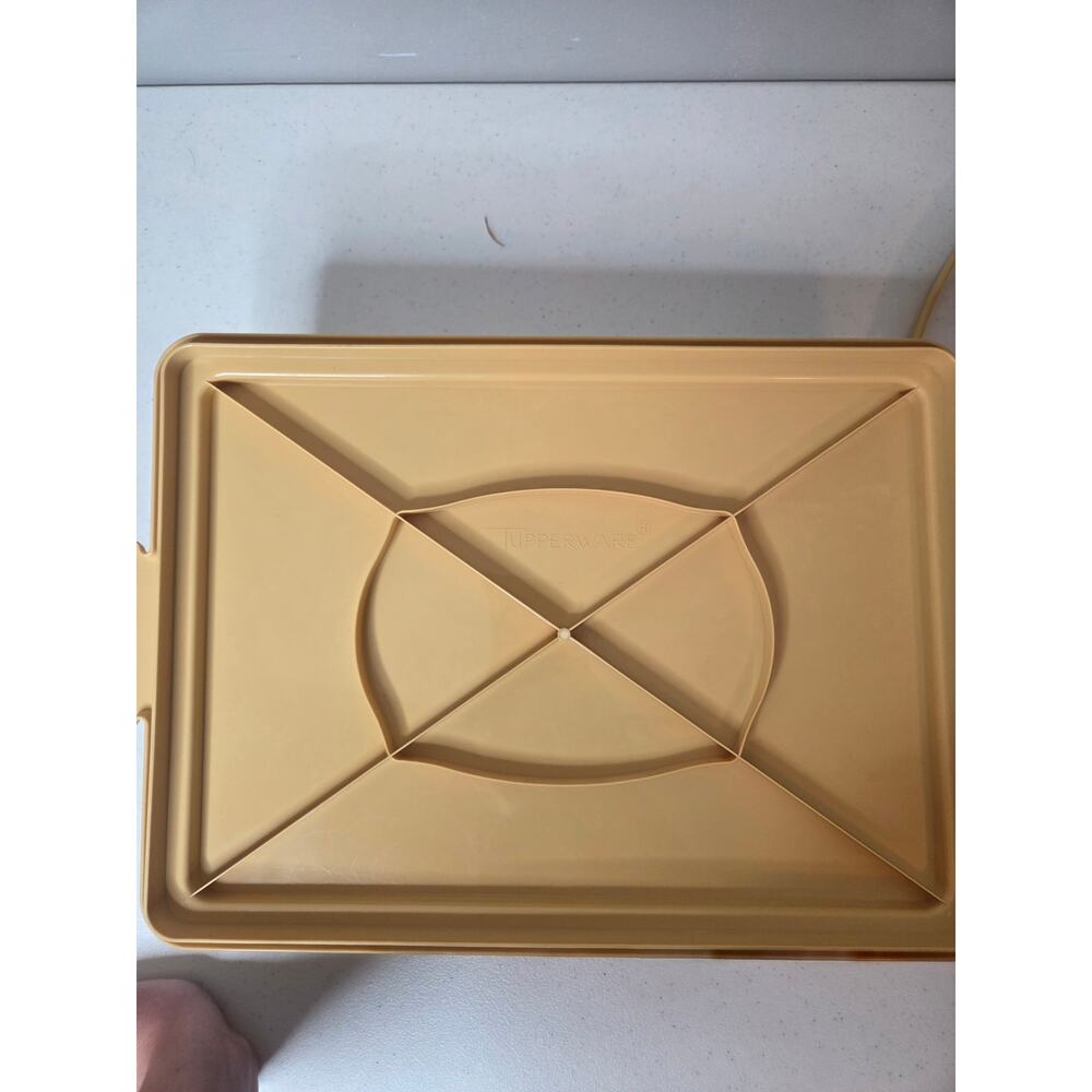 Vintage Tupperware Rectangular Cake Carrier Harvest Gold Handle 622-7 with Lid - Picture 3 of 3